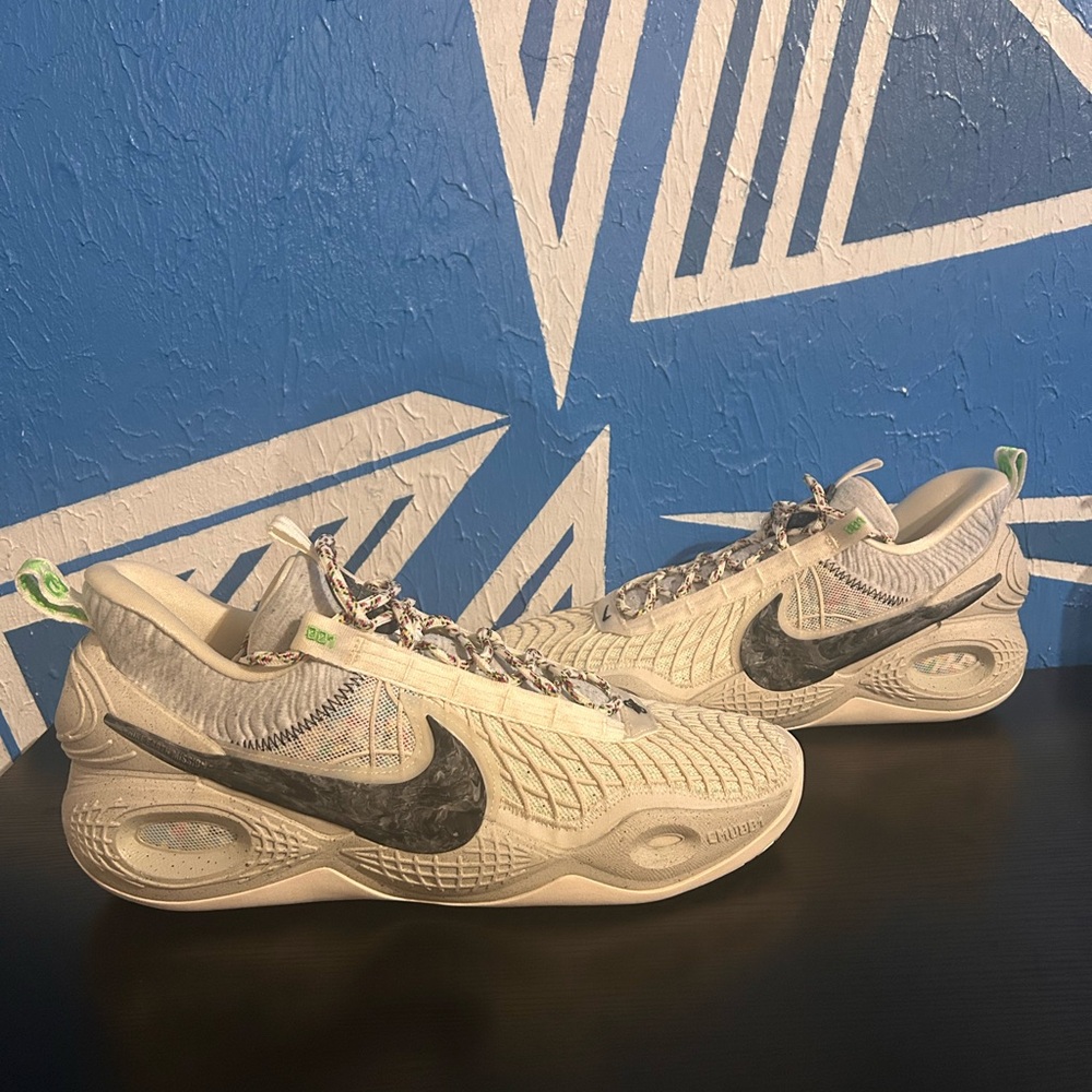 Nike Cosmic Unity